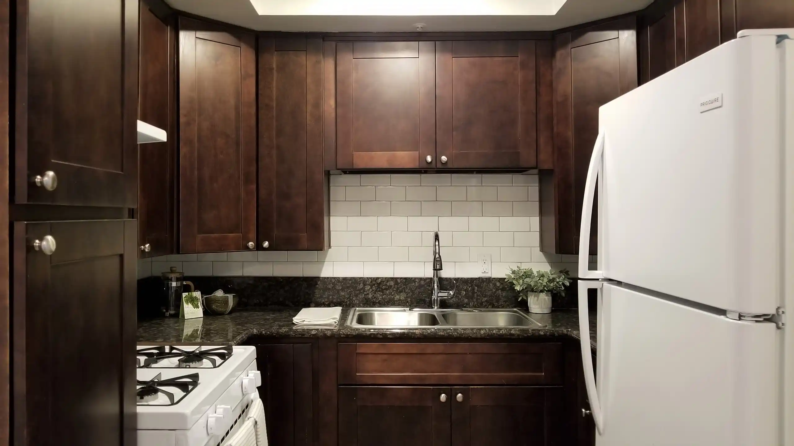 Broadway Apartments apartment kitchen
